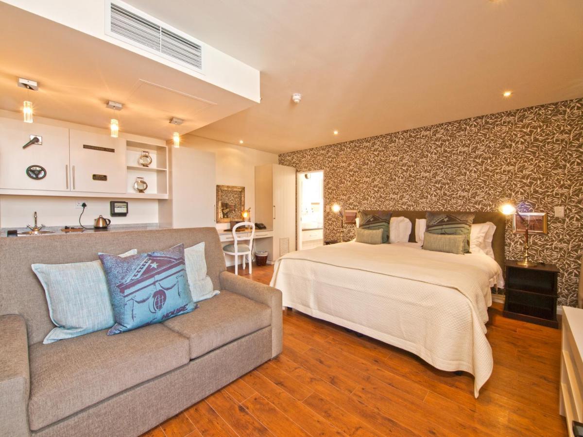 더 터빈 호텔 앤 스파 나이스나 외부 사진 A studio apartment in London