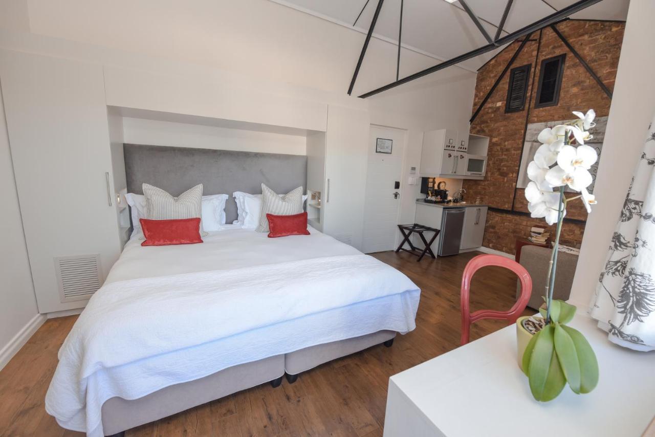 더 터빈 호텔 앤 스파 나이스나 외부 사진 A studio apartment in London