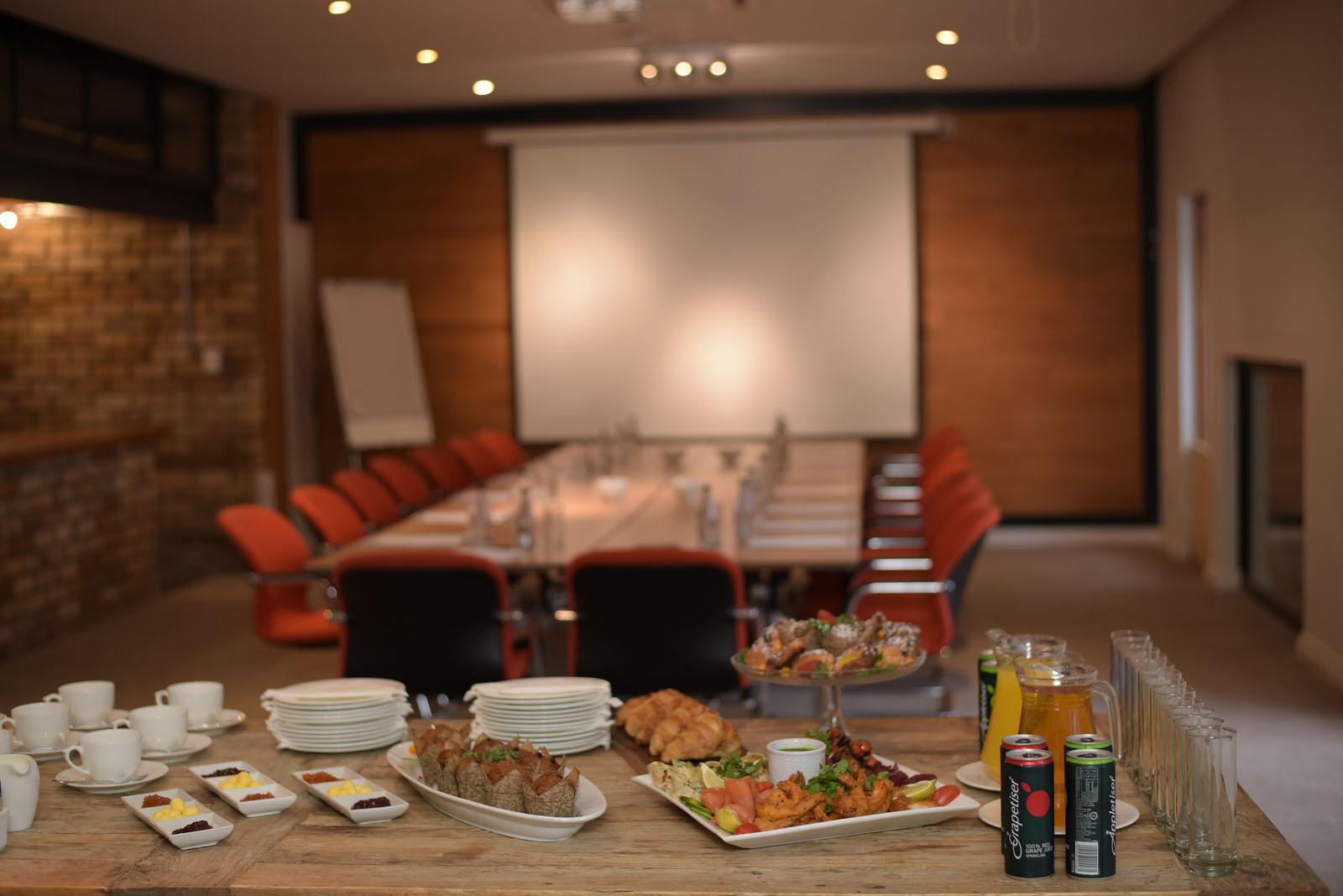 더 터빈 호텔 앤 스파 나이스나 외부 사진 A meeting room at the University of Applied Sciences and Medical University of Southern Tyrol