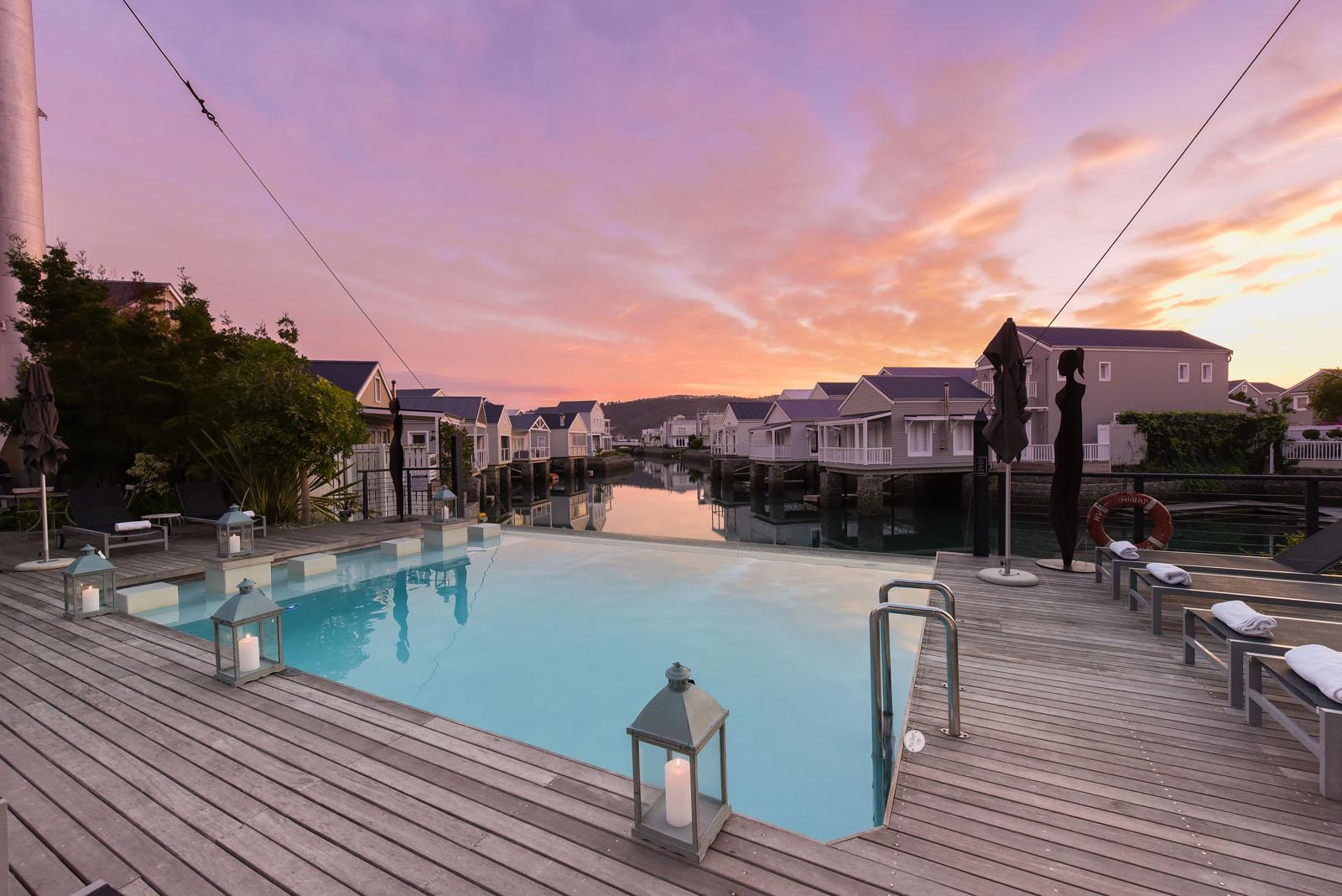 더 터빈 호텔 앤 스파 나이스나 외부 사진 Sunset at the pool at the Cape Heritage