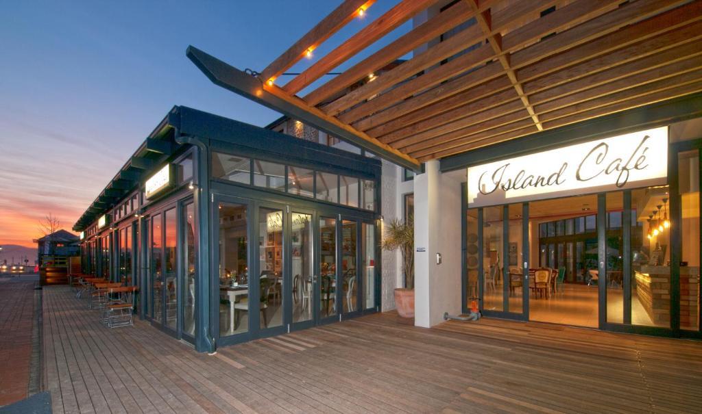 더 터빈 호텔 앤 스파 나이스나 외부 사진 Island Café